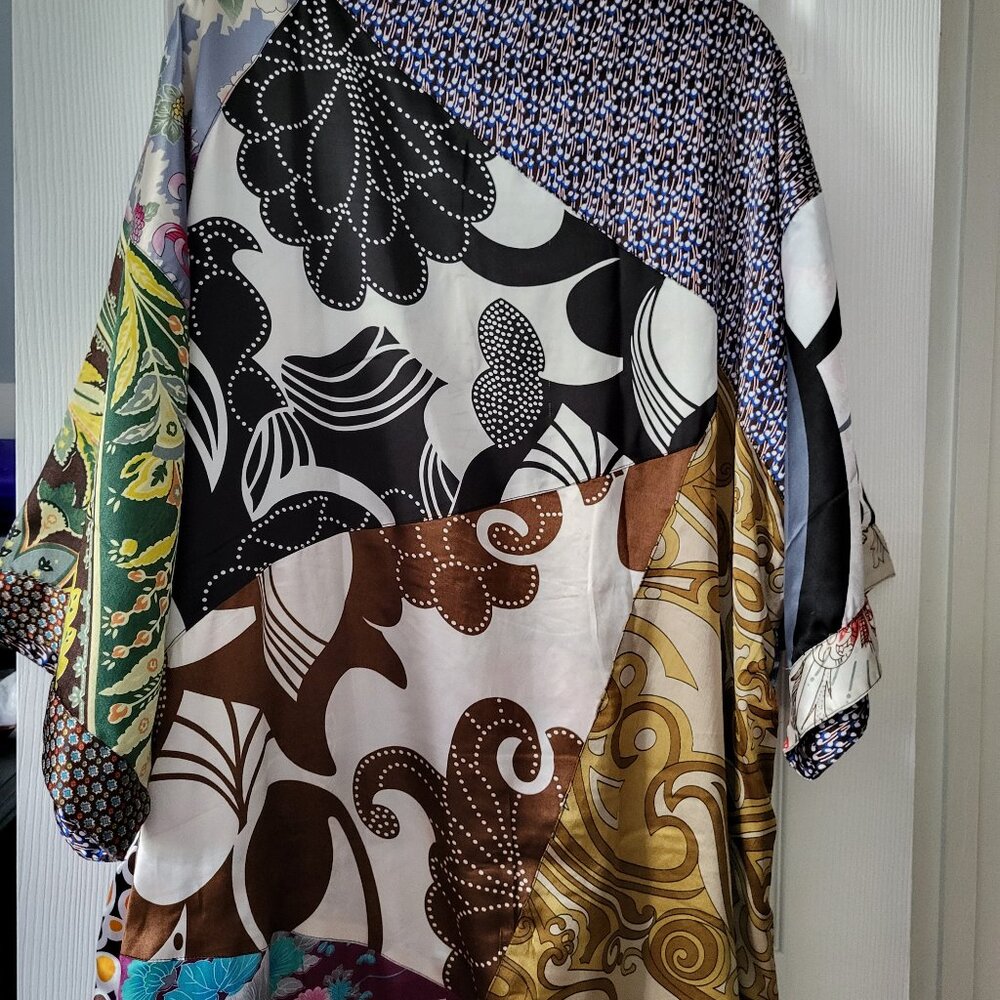 Sacred Threads Reversable Robe - Picture 3 of 7